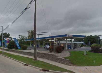 Yahr's East side Mobil in West Bend