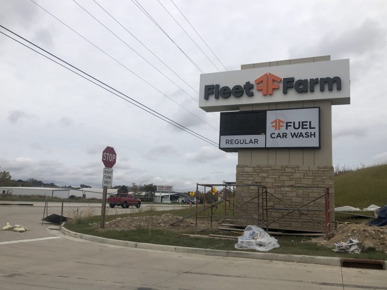 Fleet Farm signs