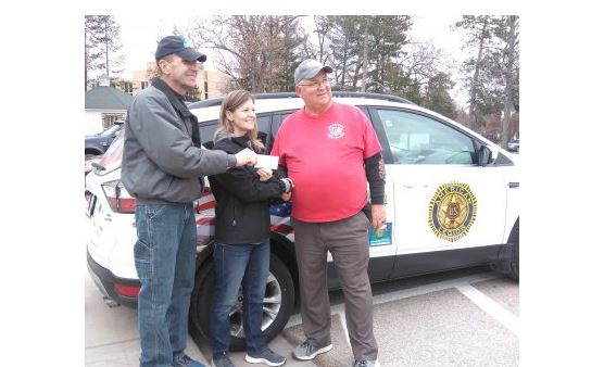 Ron Naab making donation to vets