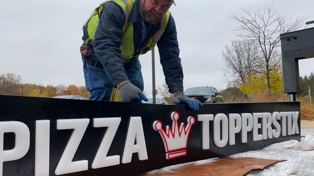 Facade sign at Toppers Pizza