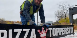 Facade sign at Toppers Pizza