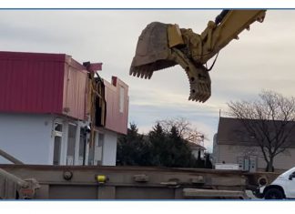 VIDEO | Demolition of former Petro-Q-Mart in Hartford to make way for Starbucks demolition, Petro-Q-Mart
