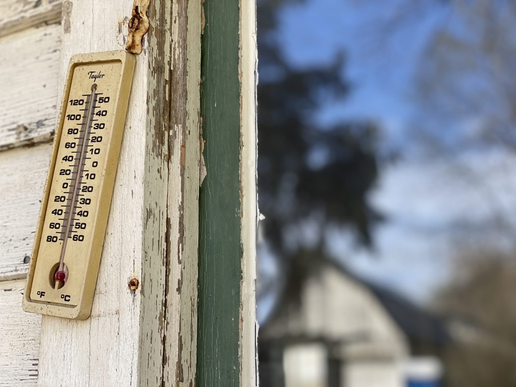 redwood siding, thermometer