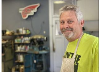 VIDEO | After 33 years in West Bend, Ray’s Shoe Repair is forced to relocate
