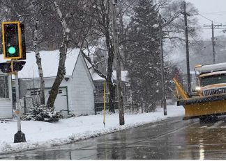 Live radar as snow moves through Washington County, WI by the National Weather Service snow plow
