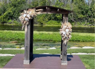 Museum of Wisconsin Art offers Bloomin’ Workshop: Artistry of Enchanted Entryways on Saturday, November 5, 2022
