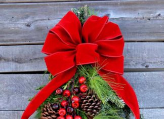 Museum of Wisconsin Art offers Bloomin’ Workshop: Evergreen Swag and Bows on Saturday, November 5, 2022