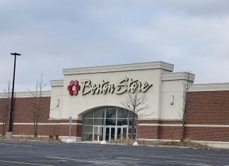 REAL ESTATE | Blast from the past as old signage spotted off Paradise Drive in West Bend, WI