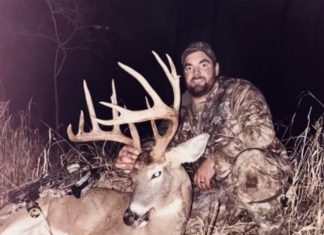 12-pointer taken during successful bow hunt in Washington County, WI