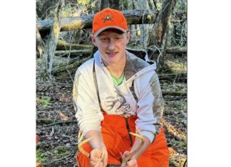 West Bend teen celebrates birthday with an 8-pointer | Photo courtesy Chris Walter