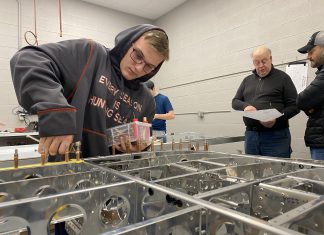 VIDEO | Students learning STEM skills while building airplane in West Bend and Hartford, WI