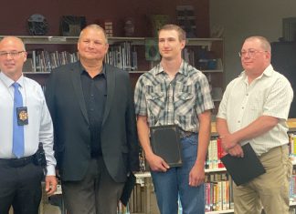 VIDEO | Sheriff recognizes good Samaritans who rescued 3 people from Kewaskum house fire