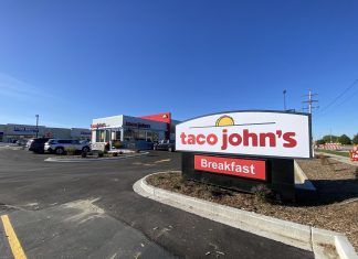 REAL ESTATE | Opening day for new Taco John’s in West Bend, WI