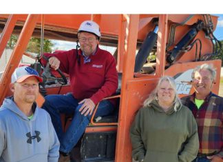 Rep. Rick Gundrum (R-Slinger) presented Building Wisconsin Award