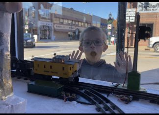 Nostalgic Lionel Trains part of Christmas tradition in downtown Hartford, Wi