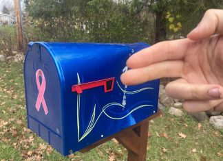 Neighbor in Slinger offers $100 for information on who damaged family’s mailbox
