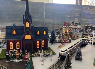 VIDEO | Christmas train from childhood on display at Cedar Ridge