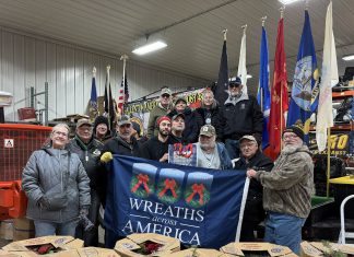 VIDEO | Volunteers pitch in to help Wreaths Across America | By Mark Schellinger