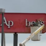 REAL ESTATE | Change in skyline as Applebee’s signs removed in West Bend, Wi