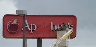 REAL ESTATE | Change in skyline as Applebee’s signs removed in West Bend, Wi