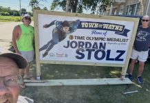 Olympic medalist Jordan Stolz sign in the Town of Wayne
