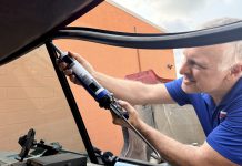 VIDEO | Glass Doctor in West Bend keeps commercial trucks rolling with fast windshield replacement