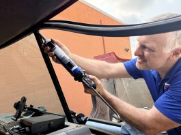 VIDEO | Glass Doctor in West Bend keeps commercial trucks rolling with fast windshield replacement