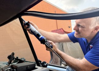 VIDEO | Glass Doctor in West Bend keeps commercial trucks rolling with fast windshield replacement