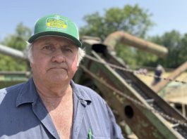 VIDEO | Farmers in Washington County harvesting corn – A look at a vintage corn sheller