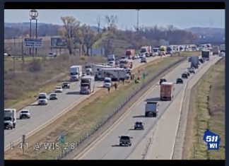 2 semis crash on I41 – backup northbound into Hwy 28