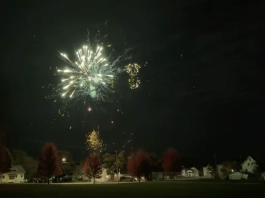 VIDEO | West Bend, Wi celebrates Brewers 10-1 win with 2 boys fireworks show